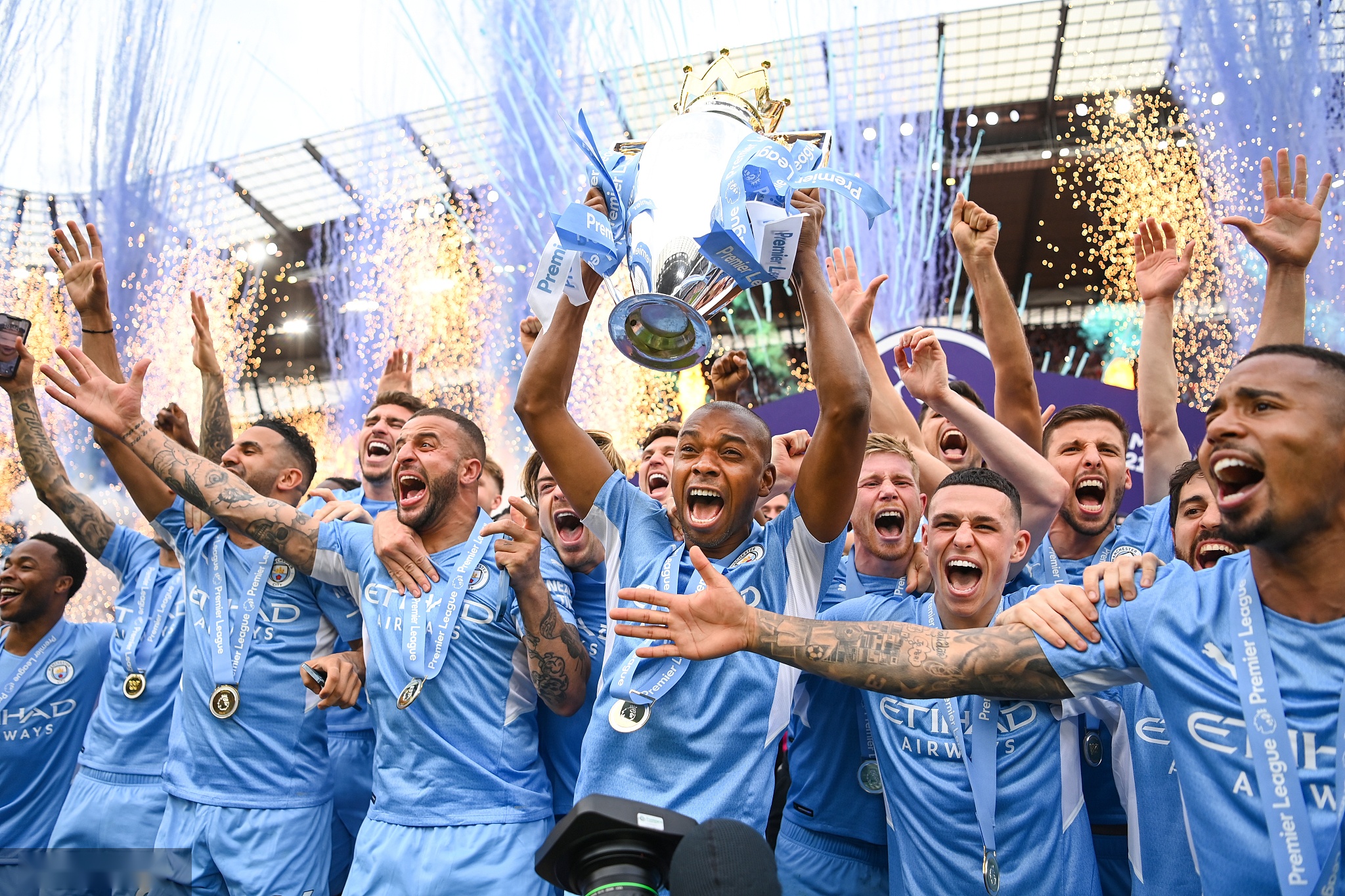 與大多數高 與大多數高