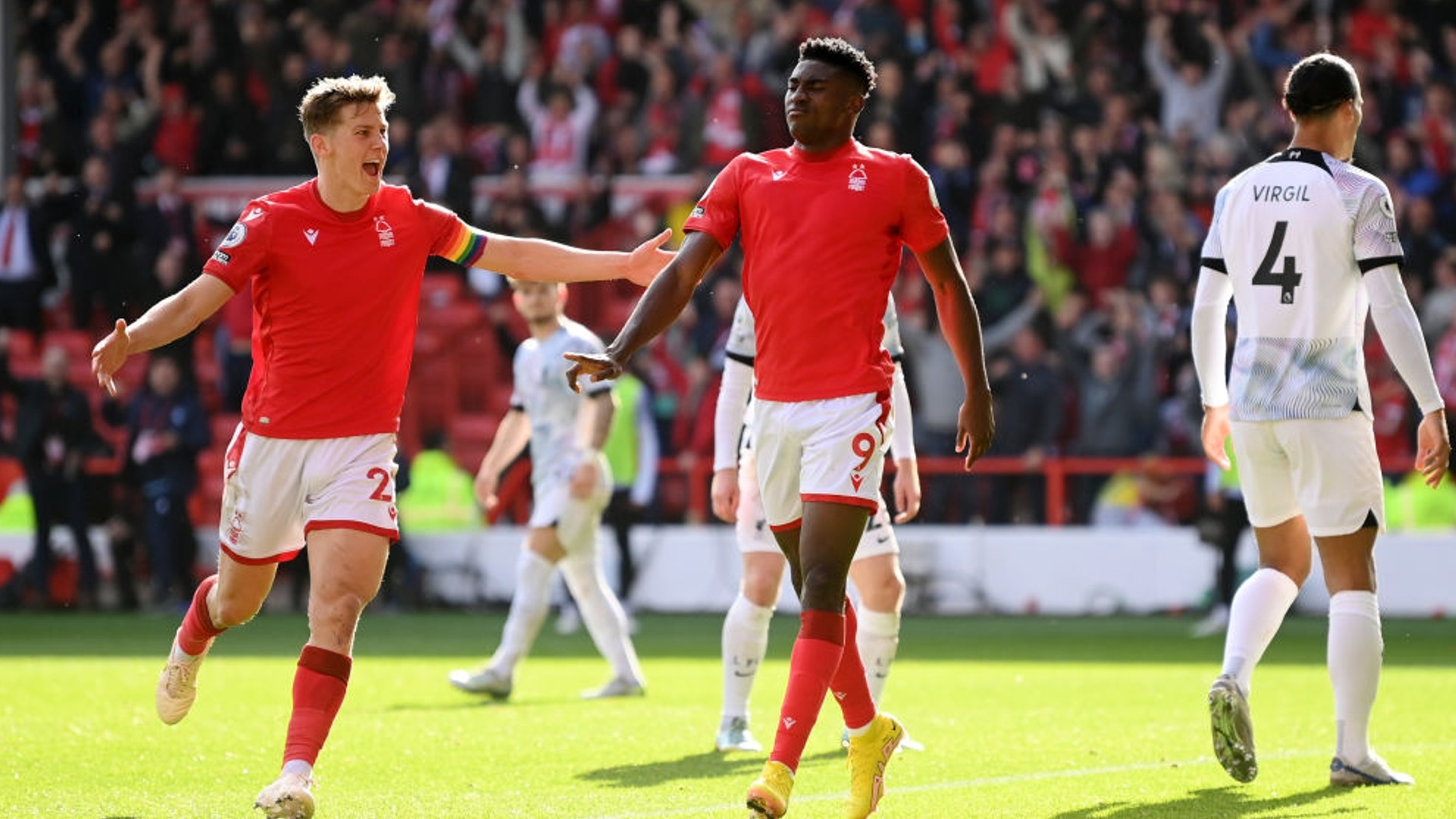 在球迷的助 在球迷的助